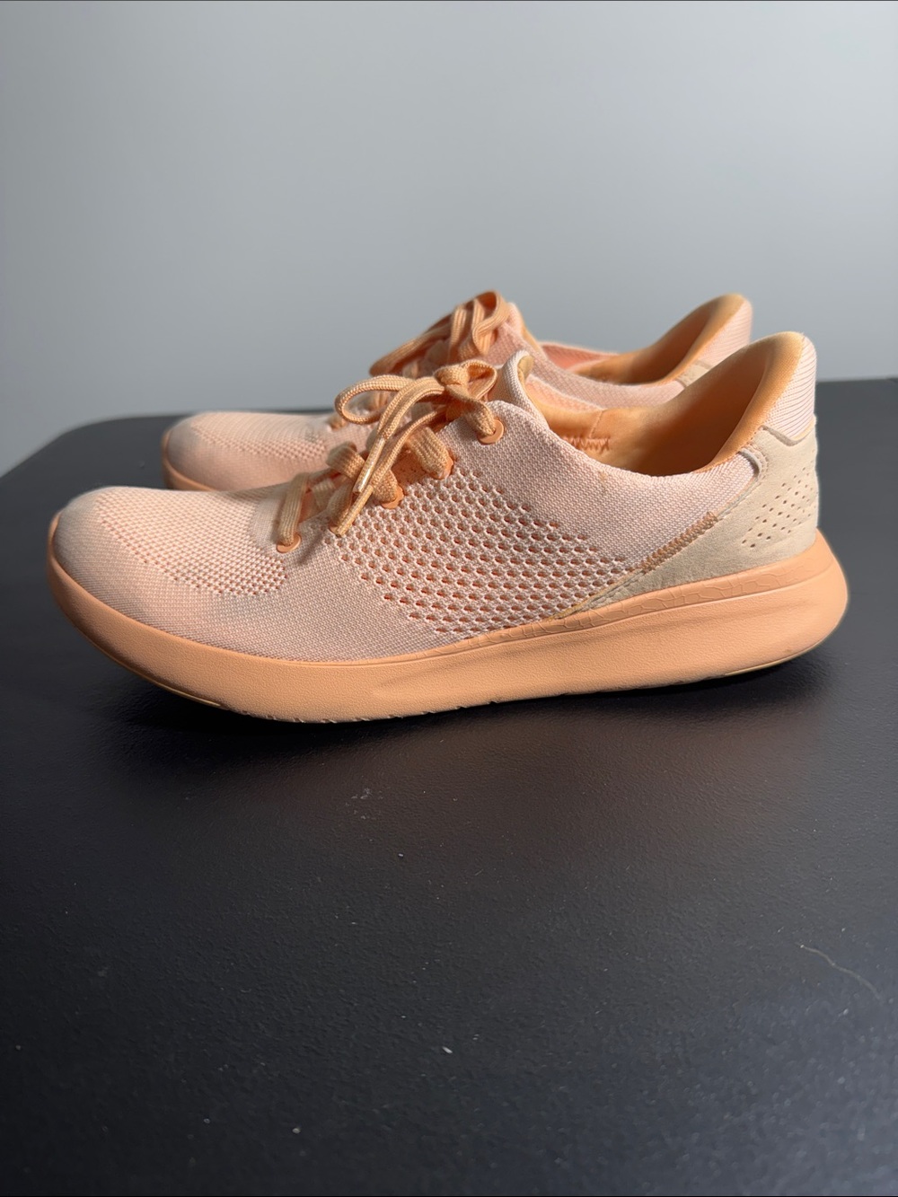 Kizik womens 9.5 orange mesh low top athletic sneaker shoes EUC